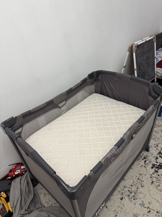 Продам манеж с матрасом