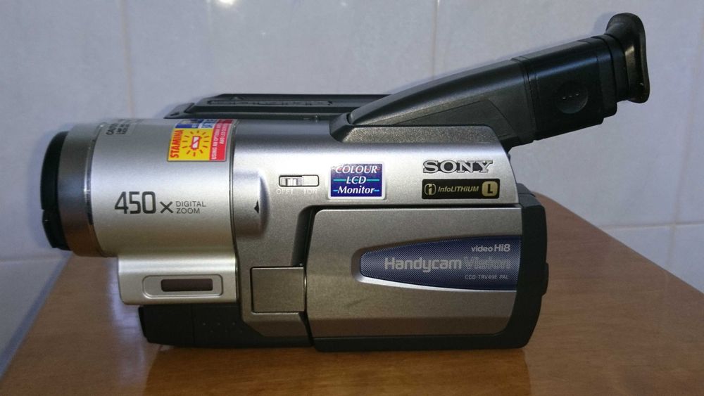 Продам хорошую видеокамеру SONY CCD-TRV49E