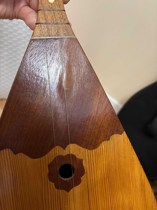 ДОМБЫРА шырша ағаштан жасалған