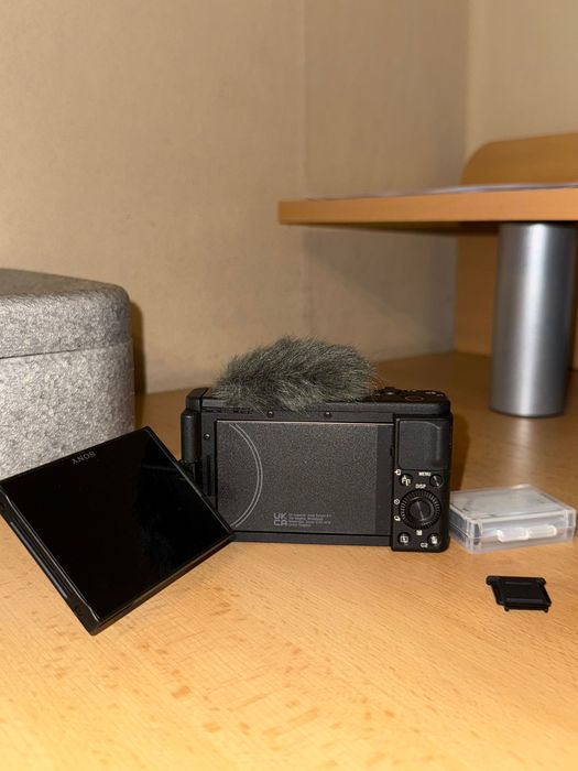 фотоапарат Sony ZV + 2 батерии