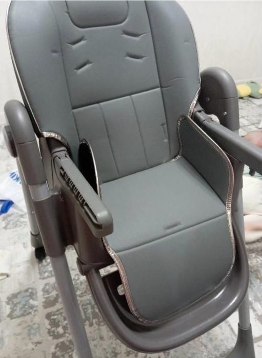 Продам столик для кормления