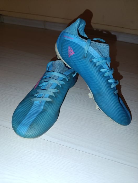 Детски футболни бутонки