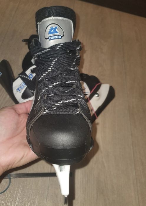 Продам коньки для мальчика и девочки