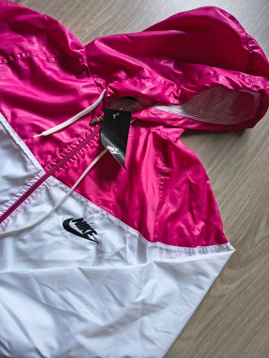 ПРОМО: Nike - Дамско шушляково яке