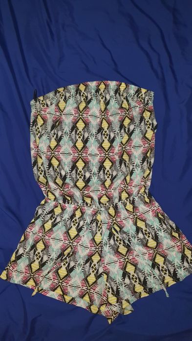 Salopeta cu pantaloni scurți