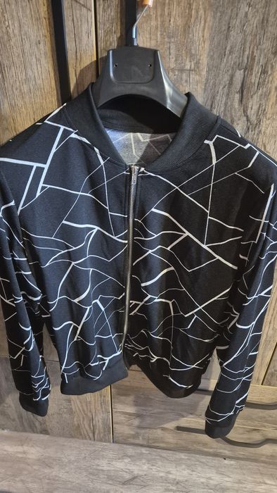 Две дамски блузи, спортна жилетка