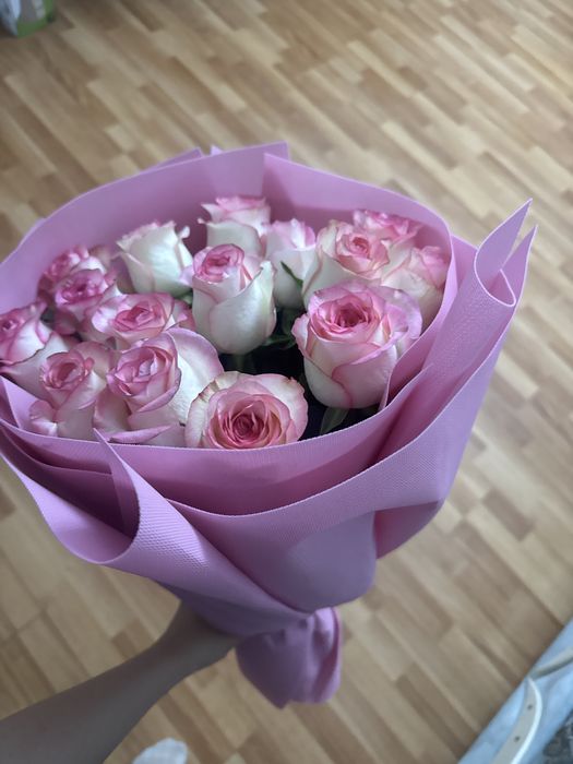 Срочно продам .Свежи розы,15 роз