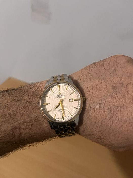 Продам 2 часы общий 25000тг уступка будет