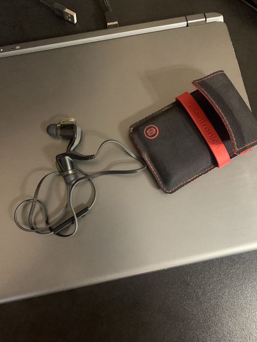 Спортивные наушники plantronics