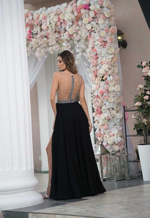 Официална рокля с кристали и цепка встрани, размер S (/XS)