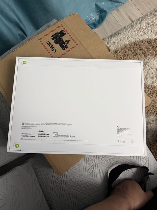 Продам MacBook Air 15 M5/16/512