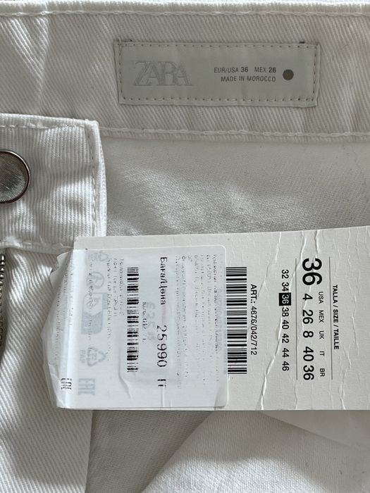 Джинсы белые бренда ZARA