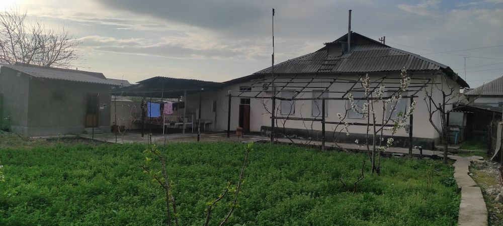 Уй сотилади, Достобод шахрида