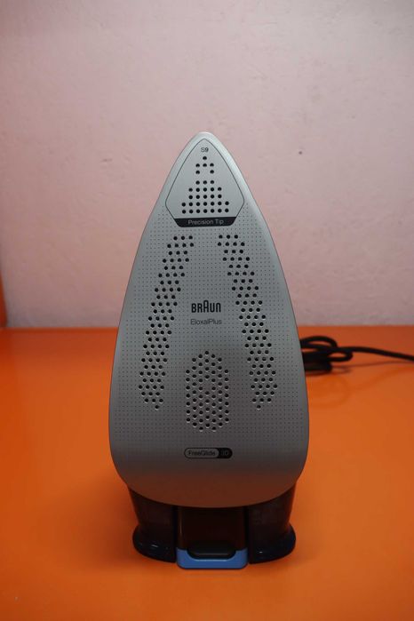 Ютия Braun TexStyle 9 SI9682DB, 0127409002, 3200 W, Променлива пара 60 гр/мин, Парна струя 260 гр/мин, Резервоар 330 мл, FreeGlide 3D технология