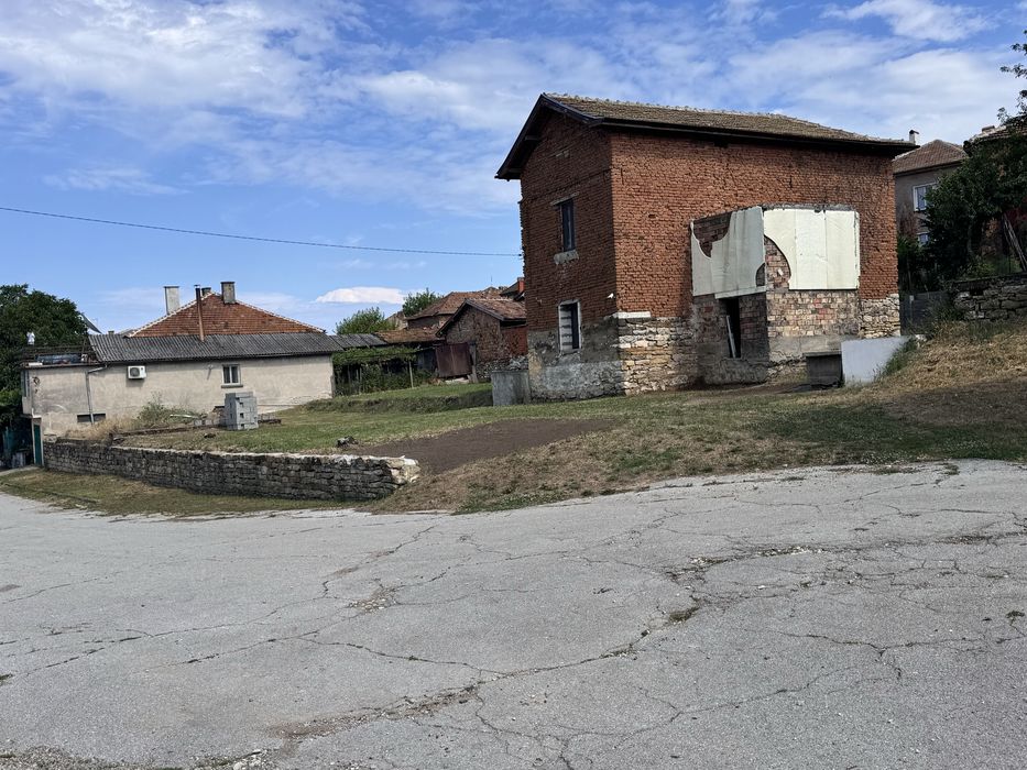 Продавам Двуетажна Къща
