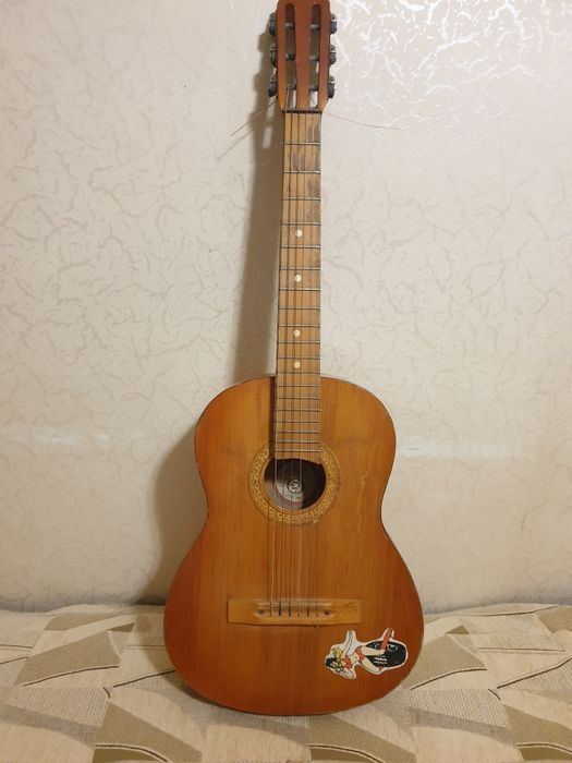 Продам гитару советскую