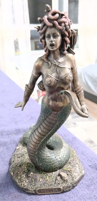 Vând statueta Medusa