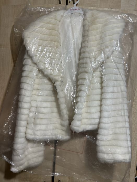 Шуба белая точнее цвет айвори