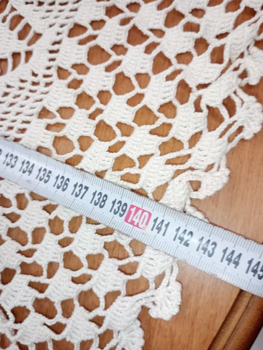 Покривка на една кука за голяма обла маса