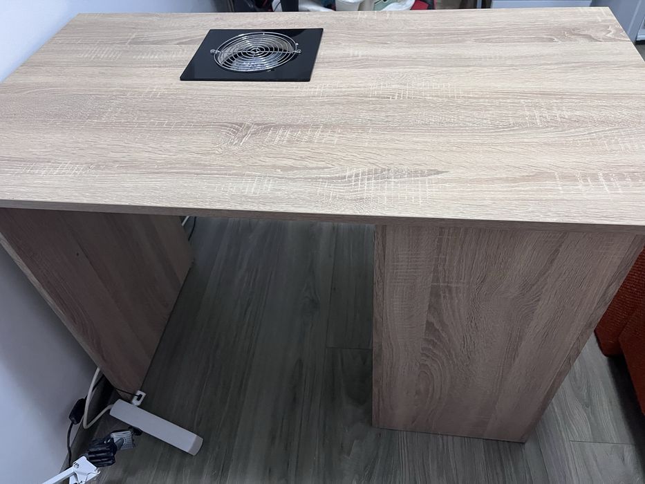 Birou manichiura cu aspirator incorporat