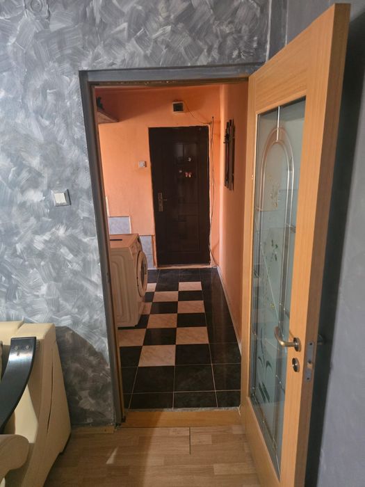 Vând apartament cu 2 camere în Deta zona Târgu Mare etaj 1