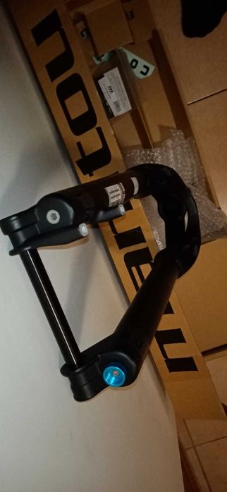 Furca pe aer Manitou Machete Comp noua!