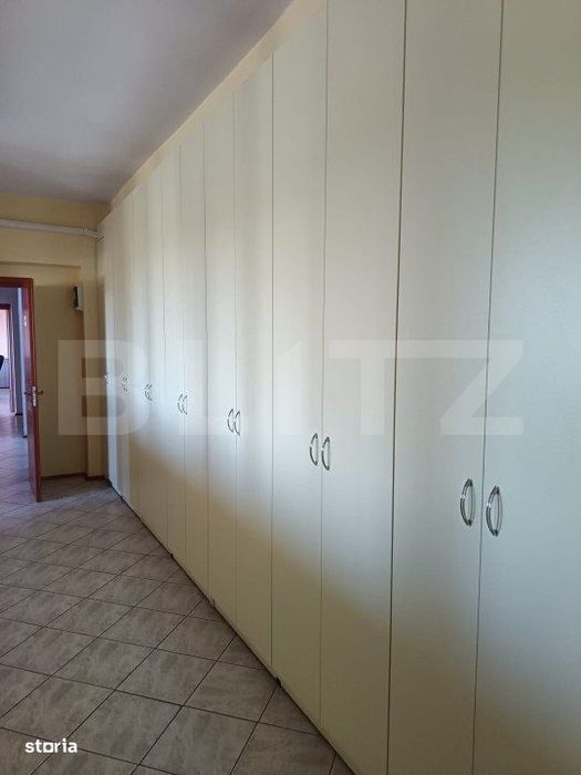 Cladire birouri , hala de productie, spatii depozitare, parcare si ter