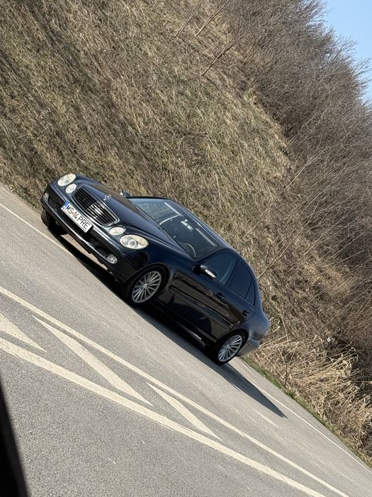 Mercedes e220 w11 . 210 cp