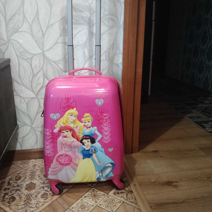 Продам   Чемодан