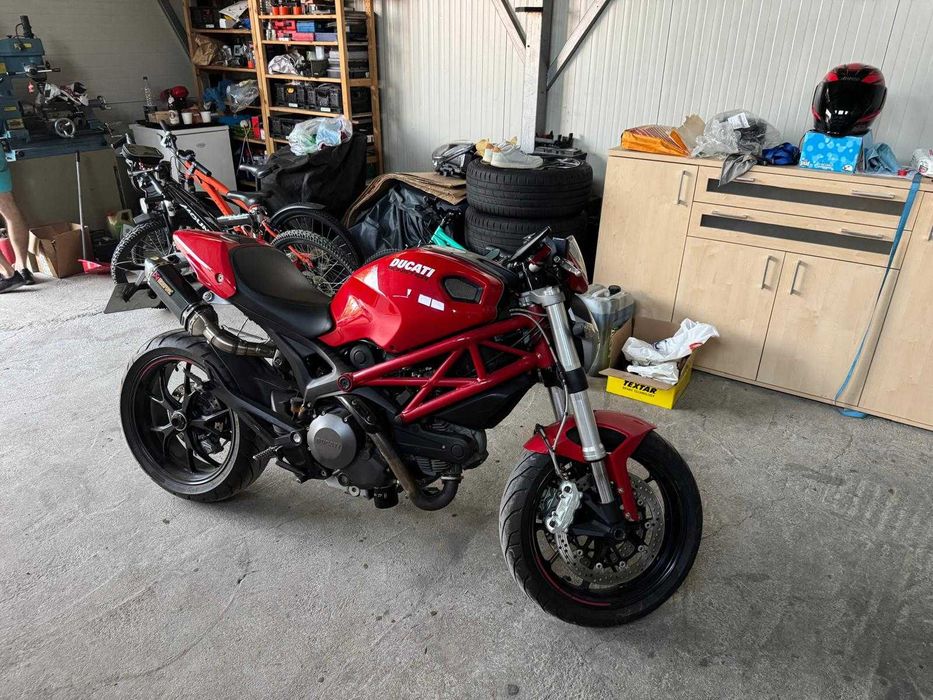 Ducati Monster 796