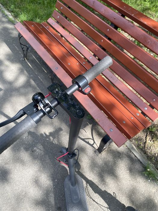 vand 2 trotinete Xiaomi (20km/h si 25km/h)