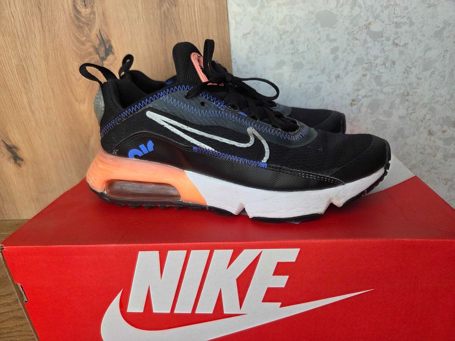 Nike Air Max 2090 в разцветка "Pure Platinum