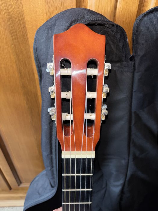 Китара Stagg C512 + калъф, столче, резервни струни и каподастър