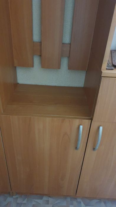 Шкаф в прихожую б/у