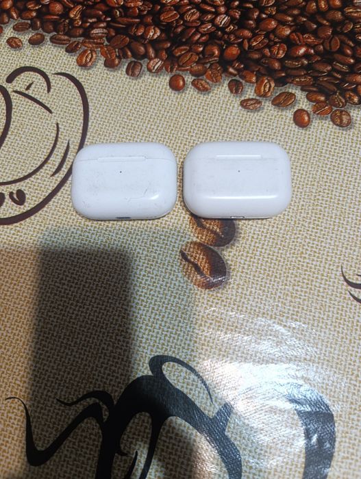 Продам кейс от Аир подс про оригинал