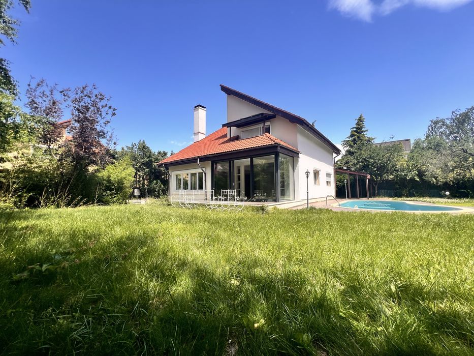 Luxury Villa for Rent | Pipera - Voluntari | Private Pool | Large Garden | 4-5 Bedrooms