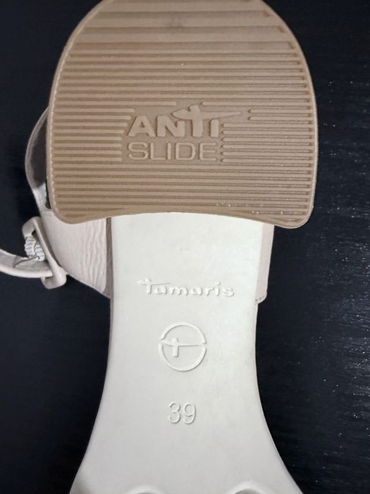 Sandale din piele Tamaris