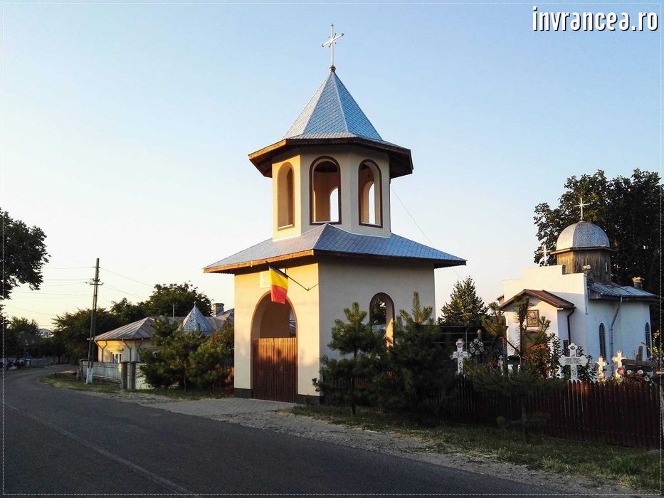 Teren intravilan 3480 mp Jariștea utilități, casă de vacanță sau fermă