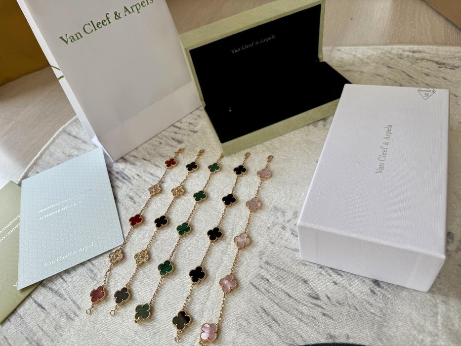 Van Cleef & Arpels Гривни много цветове + кутия , сертификат , карта