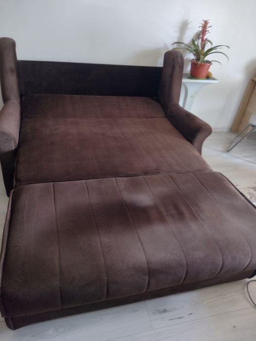 Vând canapea extensibila , două fotolii cu riclainer și comodă TV