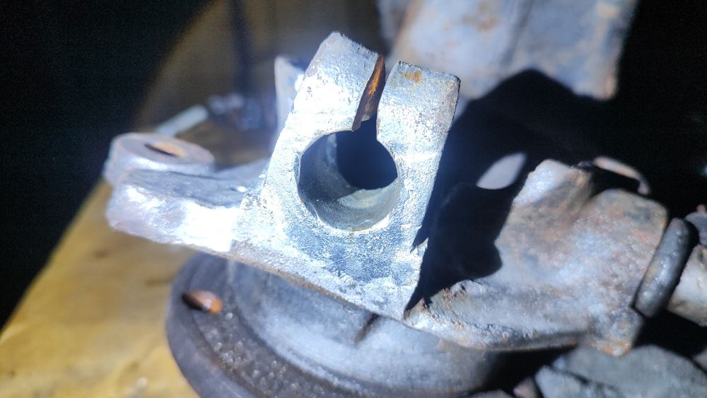 Цапфа Ауди 100 с4 правая