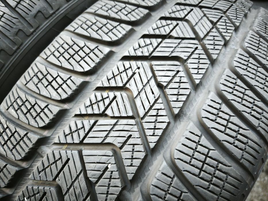 245/50/20" 4бр Pirelli scorpion winter, dot2421,7mm