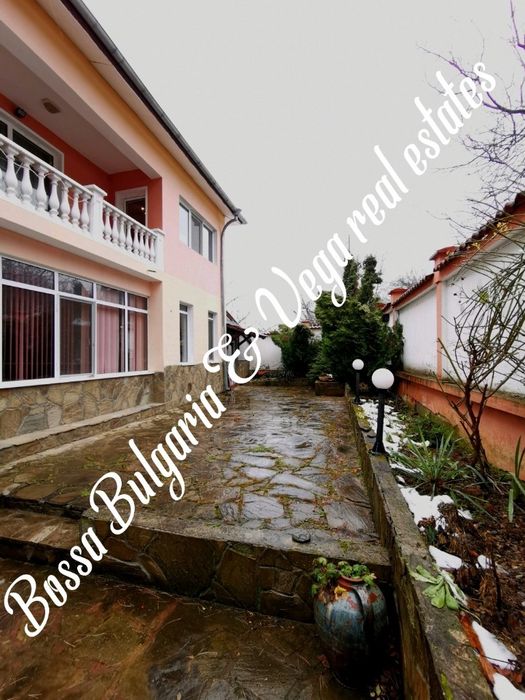 Двуетажна , тухлена къща - Арбанашко плато