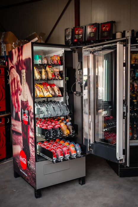 Automat sucuri vending / tonomat dulciuri / automat vending