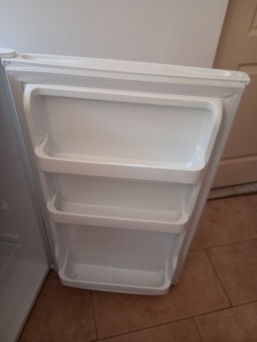 Frigider mic / Mini-frigider Vivax TTR-93, înălțime 85 cm, stare perfectă
