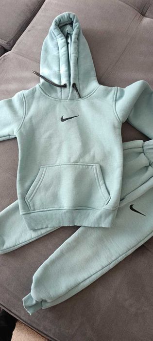 Нов детски ватиран комплект Nike – размер 110–116