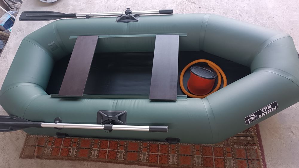 Резиновая лодка.