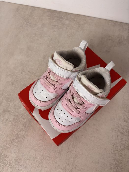 Adidasi Nike marimea 21.5 in stare foarte buna