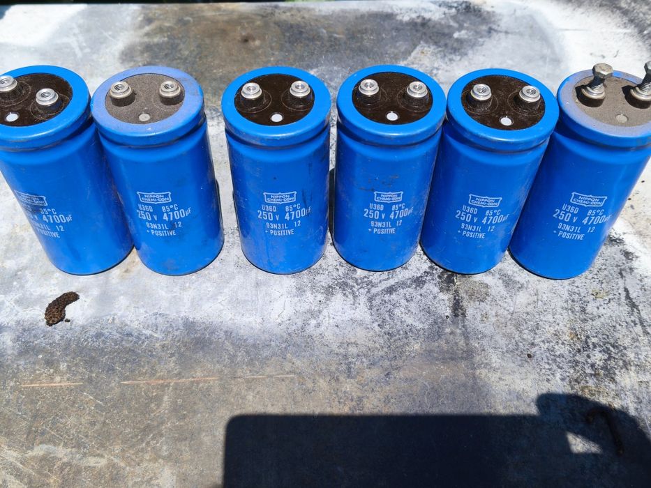 Condensatori 4700 microfarazi 250v dc