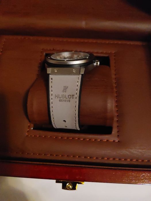Продам часы Hublot